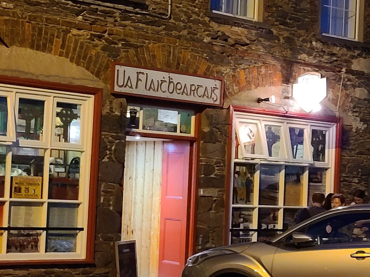 O'Flaherty's on Bridge Street, Dingle, at night